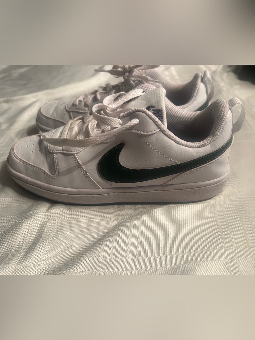Nike sneakers size 7 youth